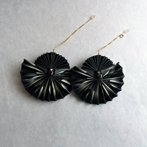 Burst - Black + White Threader Box Chains