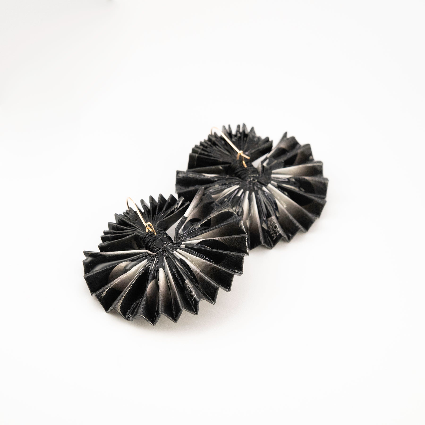 Burst - Black White 2X2