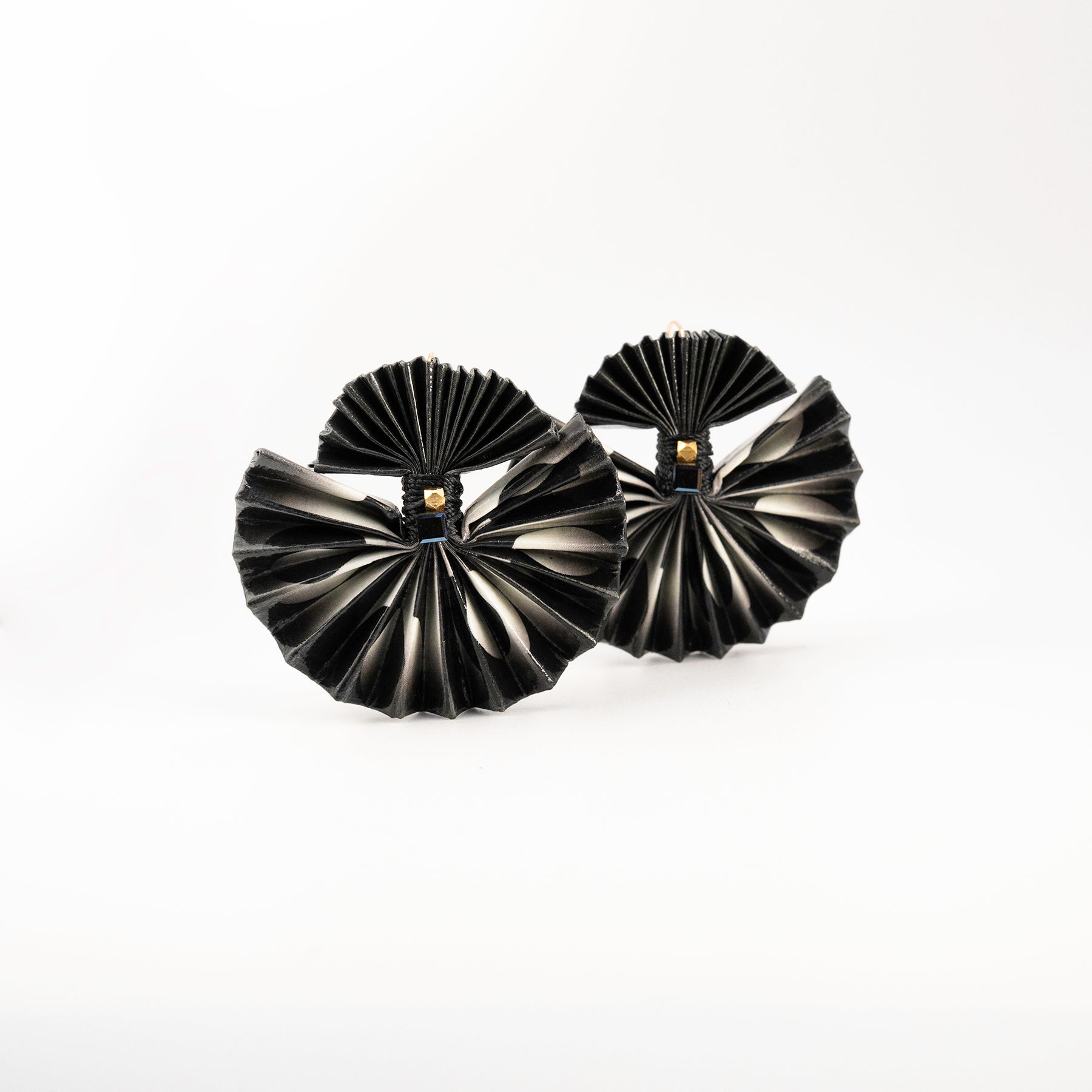 Burst - Black White 2X2